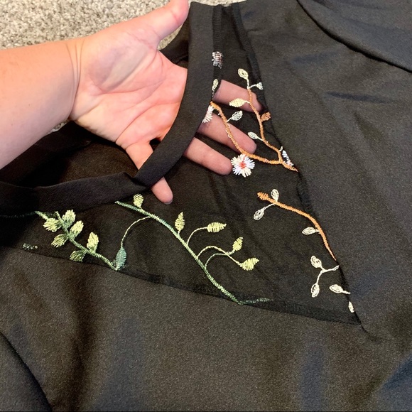 Boxy Cut Out Short Sleeve Round Neck Tshirt Blouse - Picture 3 of 5